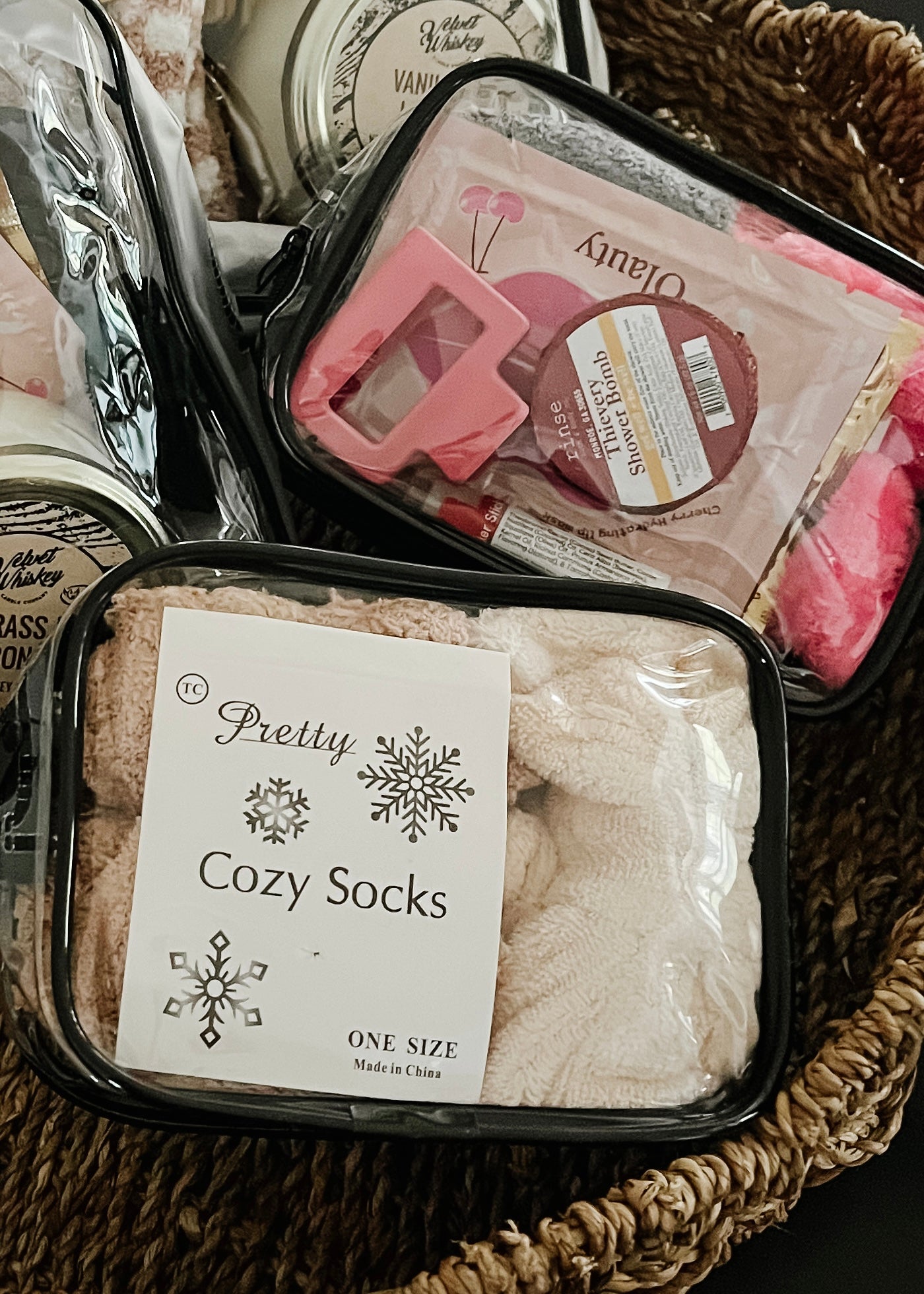 Self care gift bags. large bags includes: lear bag 9.44x7.09x2.75, spa headband, fuzzy socks, shower steamer, chapstick, hair clip, lip mask, eye mask, facial scrubbing pad, silk eye mask and soy candle. Small bag includes: clear bag 4.13x5.9x2.75, bow spa headband, fuzzy socks, shower steamer, chapstick, hair clip, lip mask, eye mask. Colors vary.
