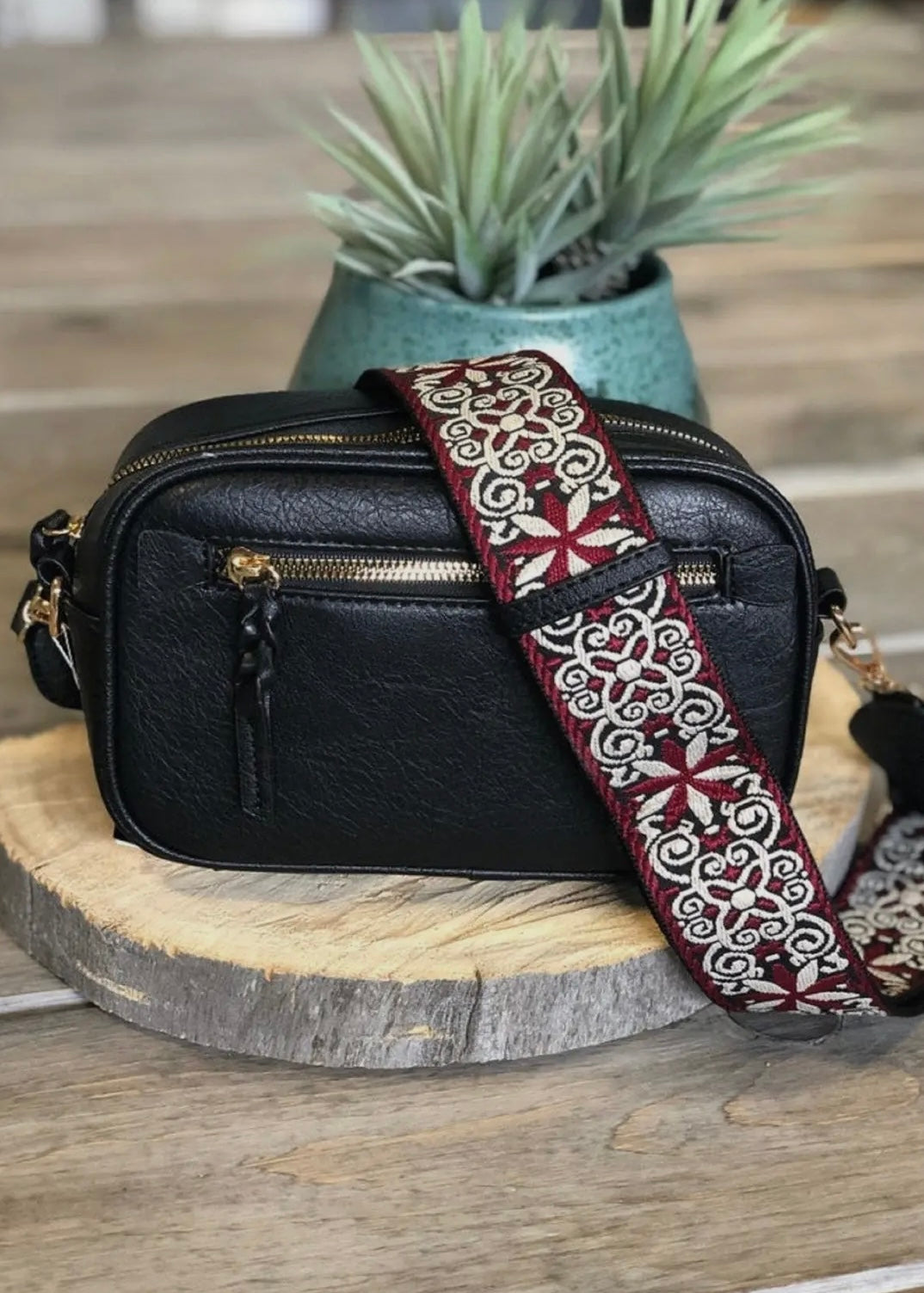 Vegan leather boho style  purse with detailed guitar strap. Purse has a zip closure, back zip pocket, gold tone hardware and detachable strap.
8.5 x 5.5 x 3”. Shown in black.