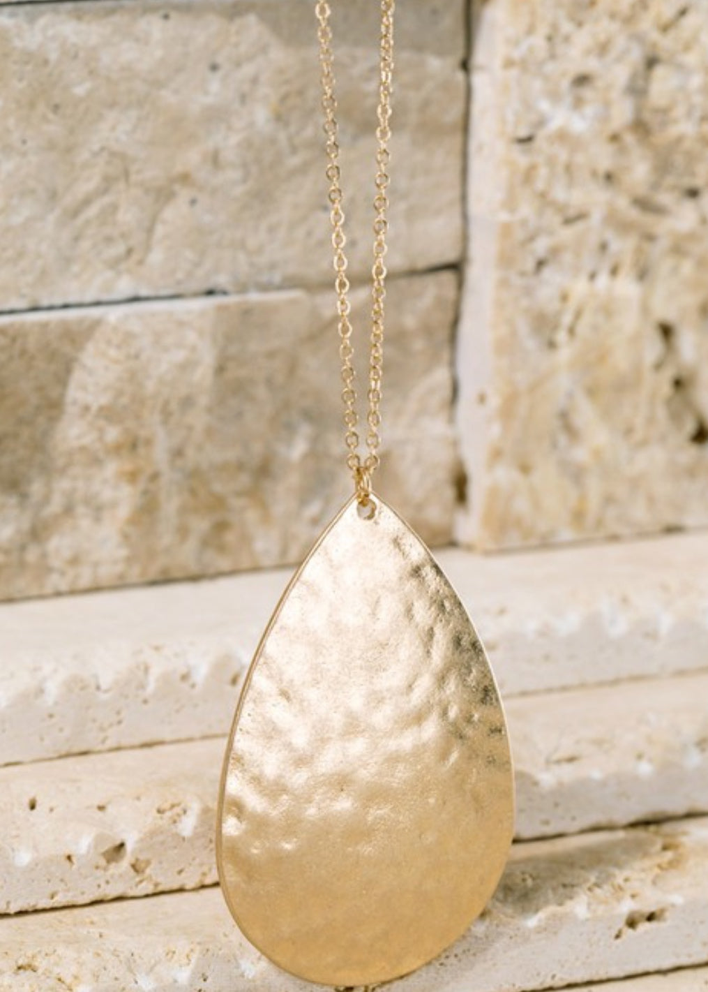 Gold teardrop necklace.
