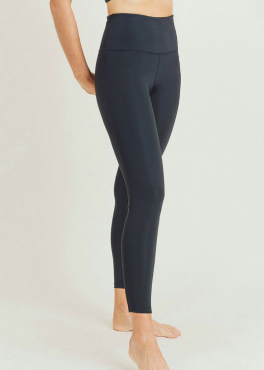 Black Performance leggings made out of 100% recycled nylon and Lycra blend. Leggings have high waist, discreet pouch on waistband, moisture wicking and four way stretch. 